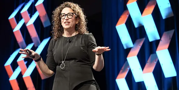 Vidente conectada: Quem é Amy Webb e quais suas previsões para o futuro da tecnologia?