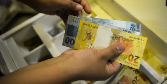INPC, inflação usada para reajustar salários, soma 4,42% em 12 meses