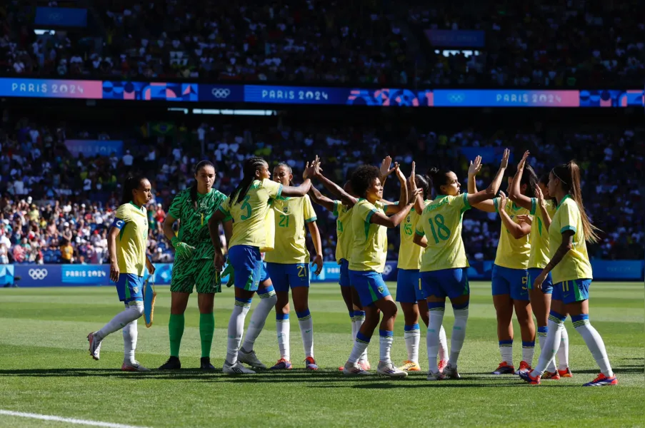 Brasil é prata no futebol feminino após revés contra EUA na final