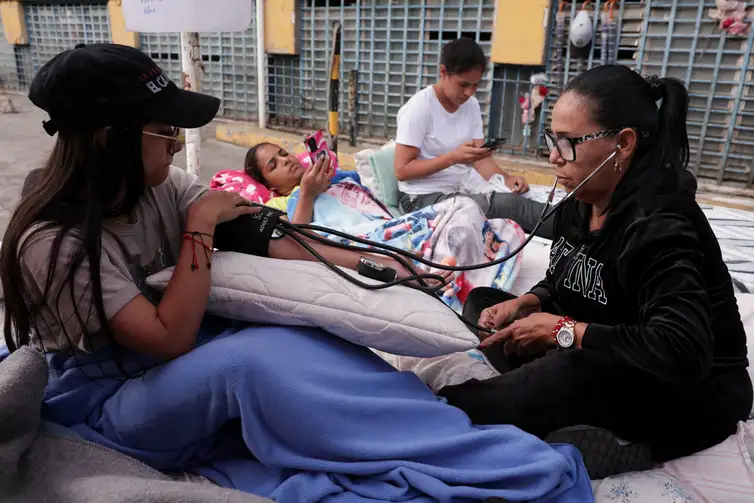 Familiares de presos políticos fazem greve de fome em Caracas