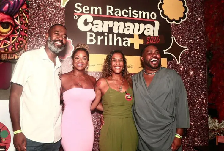 Ativistas denunciam 'blackface' em fantasias de carnaval