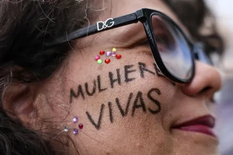 Brasileiras vão às ruas contra o feminicídio