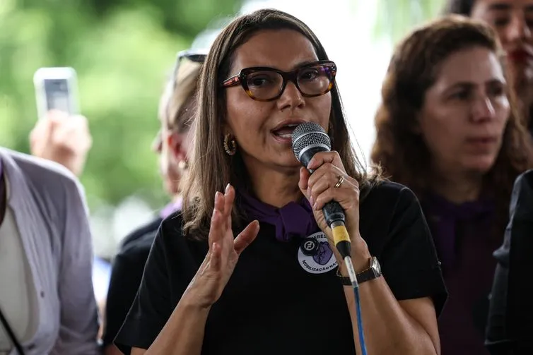 Seis ministras e um ministro participam do Levante de Mulheres no DF