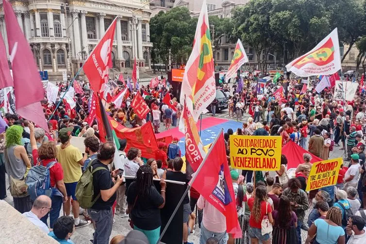 No Rio, Cinelândia tem protesto contra sequestro de Nicolás Maduro