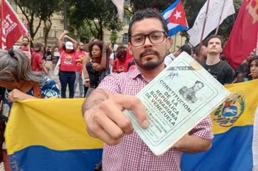 No Rio, Cinelândia tem protesto contra sequestro de Nicolás Maduro