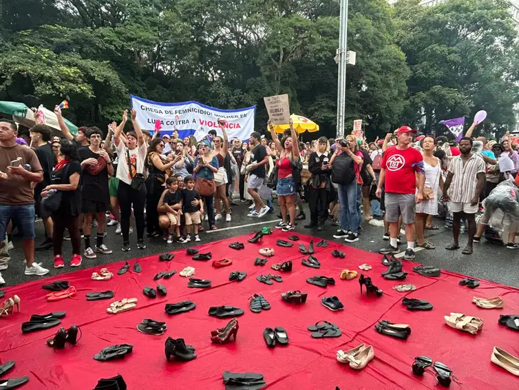 SP: ato das mulheres pede fim da violência e defende fim da escala 6x1