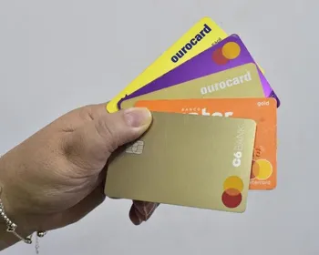 Lucro dos planos de saúde dispara 271% em 2024 com reajustes acima da inflação
