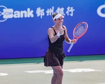 Bia Haddad cai na estreia e dupla de Stefani avança no WTA de Adelaide