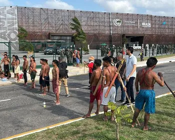 Em protesto pacífico, indígenas munduruku cobram participação na COP30