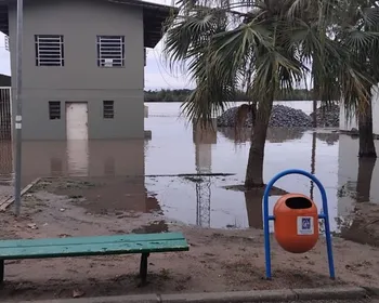 Vulnerável a cheias, ilha de Porto Alegre é atingida por chuvas