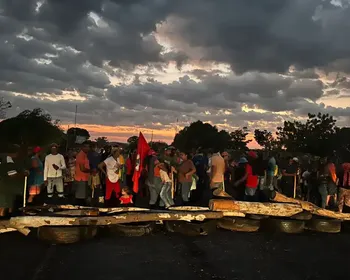Tocantins: MST bloqueia rodovia para cobrar desapropriação de área