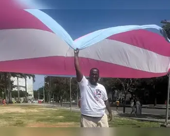Marcha trans e travestis pede garantia de direitos e fim da violência