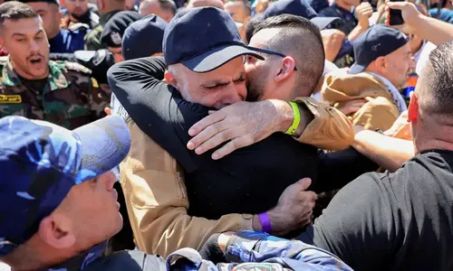 Israel começa a libertar presos palestinos