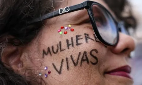 Brasileiras vão às ruas contra o feminicídio