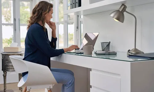 Itaú é acusado de monitorar funcionários em home office