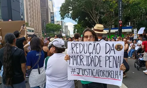 Centenas de pessoas em São Paulo pedem justiça pelo cão Orelha