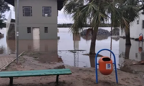 Vulnerável a cheias, ilha de Porto Alegre é atingida por chuvas