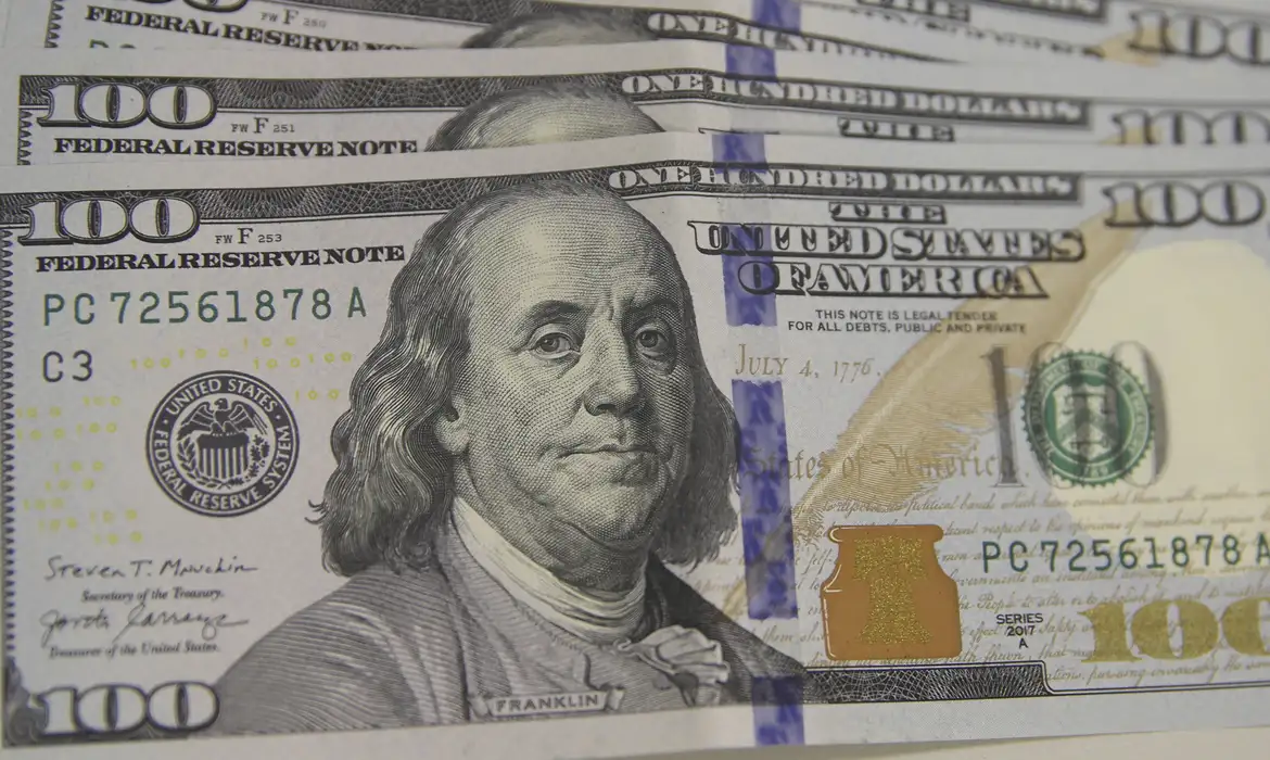 Imagem ilustrativa da imagem Bolsa bate recorde, e dólar cai para menor valor em mais de um ano