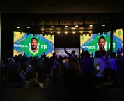 Neymar não treina em apresentação e preocupa a duas semanas da Copa