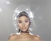 A marca de maquiagem da cantora Ariana Grande