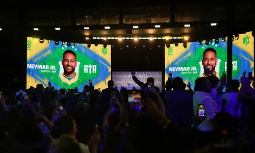 Neymar não treina em apresentação e preocupa a duas semanas da Copa