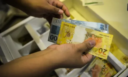 INPC, inflação usada para reajustar salários, soma 4,42% em 12 meses