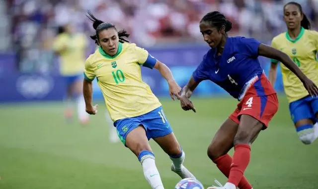 Imagem ilustrativa da imagem Brasil é prata no futebol feminino após revés contra EUA na final